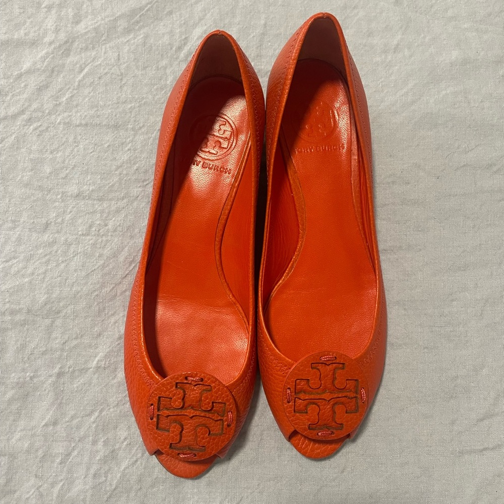 NWOT Open Toe Tory Burch kitten heels